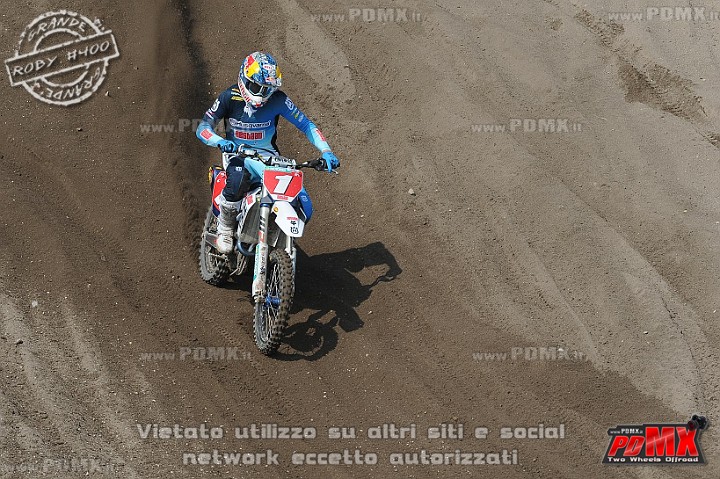 ROB_4604 (Copy).JPG